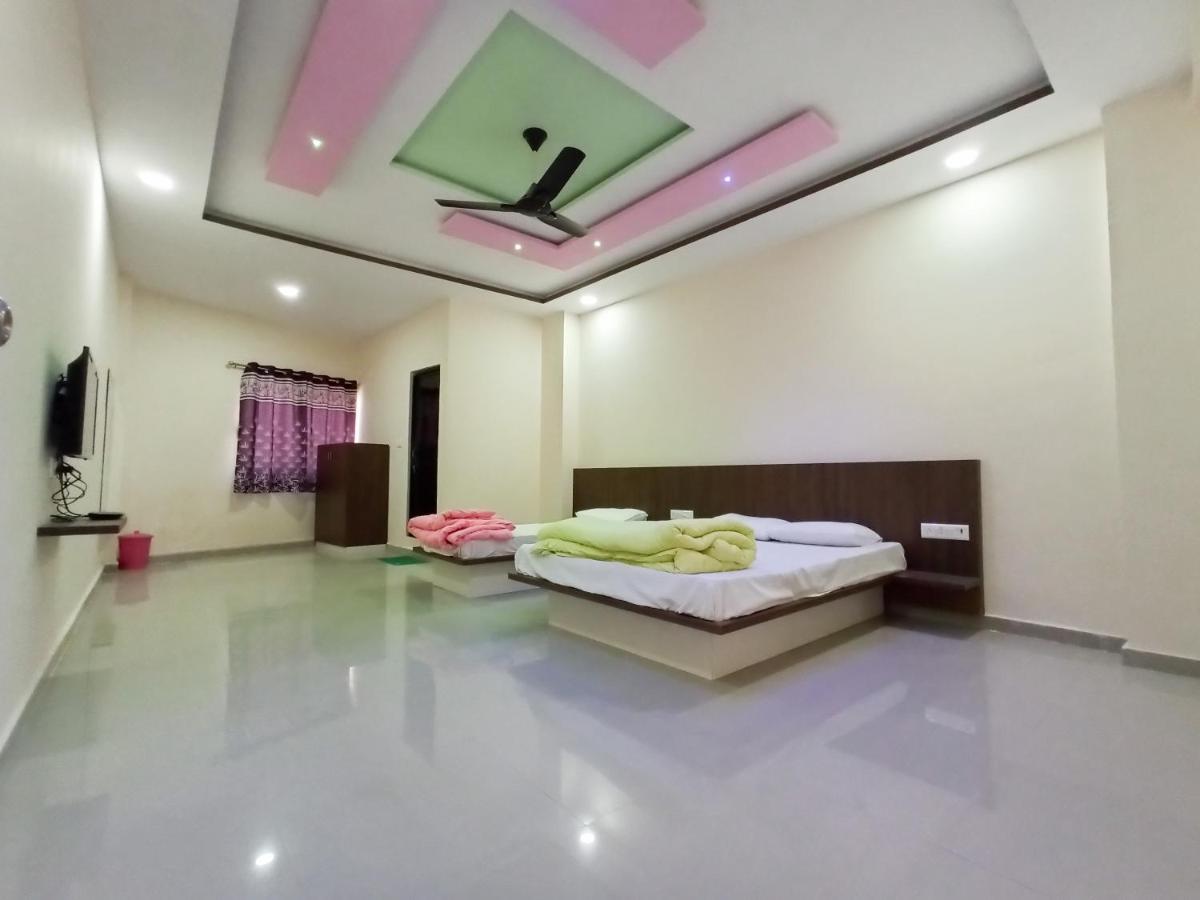 Hotel Plaza Inn Rajpipla Exterior photo