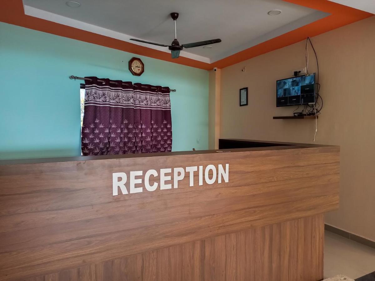Hotel Plaza Inn Rajpipla Exterior photo