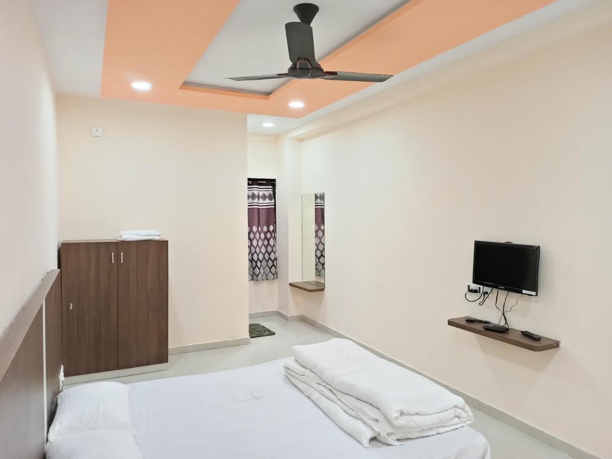 Hotel Plaza Inn Rajpipla Exterior photo